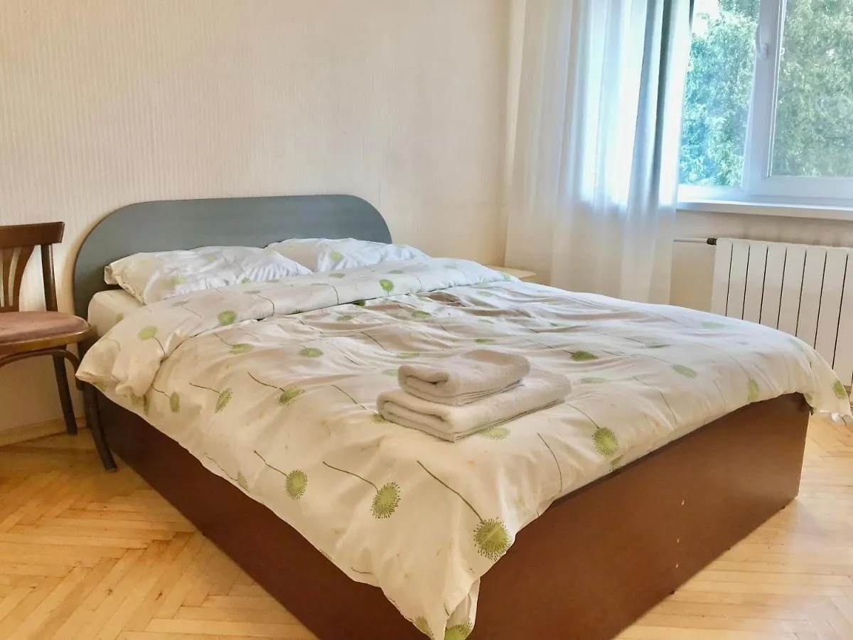 Apartment On Garmatna 基輔